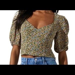 ASTR floral top L NWOT